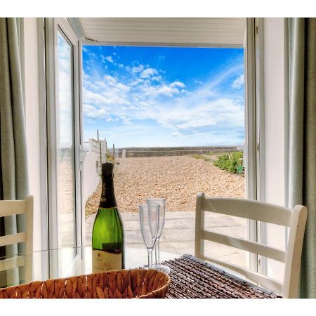 Pass The Keys Shore To Please - Sea Views And Beach Front Modern 1Bed Apt With Sofabed Portsmouth Exteriér fotografie